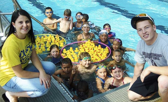 service_1st_credit_union_duck_derby_kids_in_pool