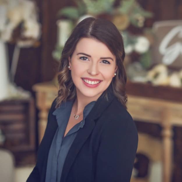 headshot of christina barnes