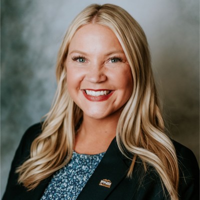 headshot of julie waddle