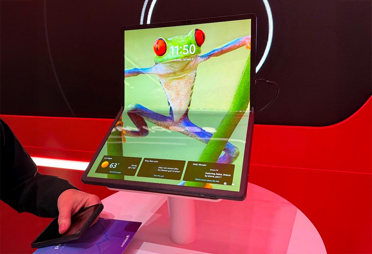 U.S. Bank at CES foldable screen